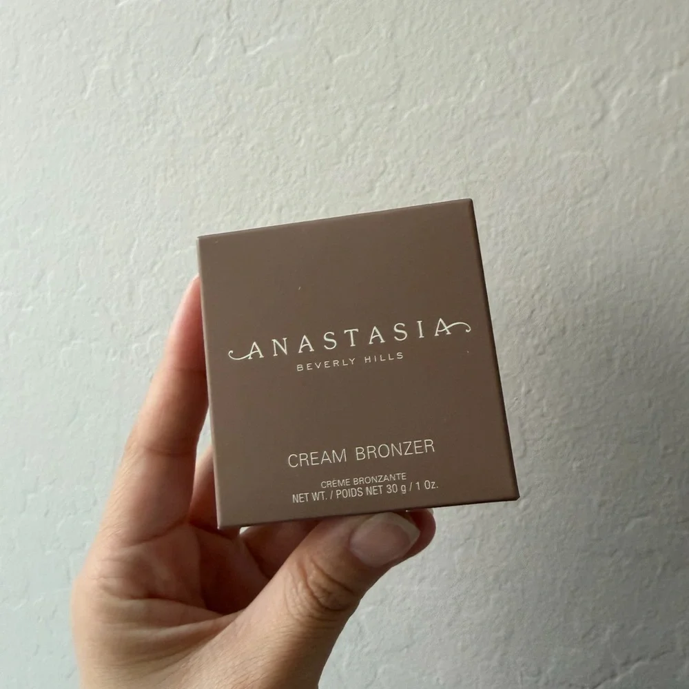 Anastasia Beverly Hills Cream Bronzer in Amber